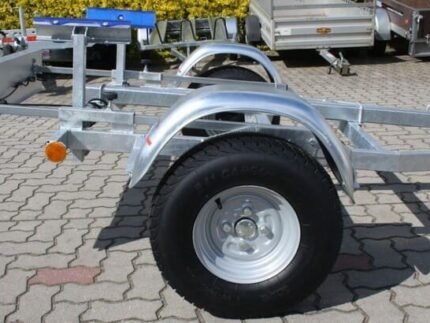 BA 550 L Bootstrailer 550 kg mit Langauflagen 1.jpg